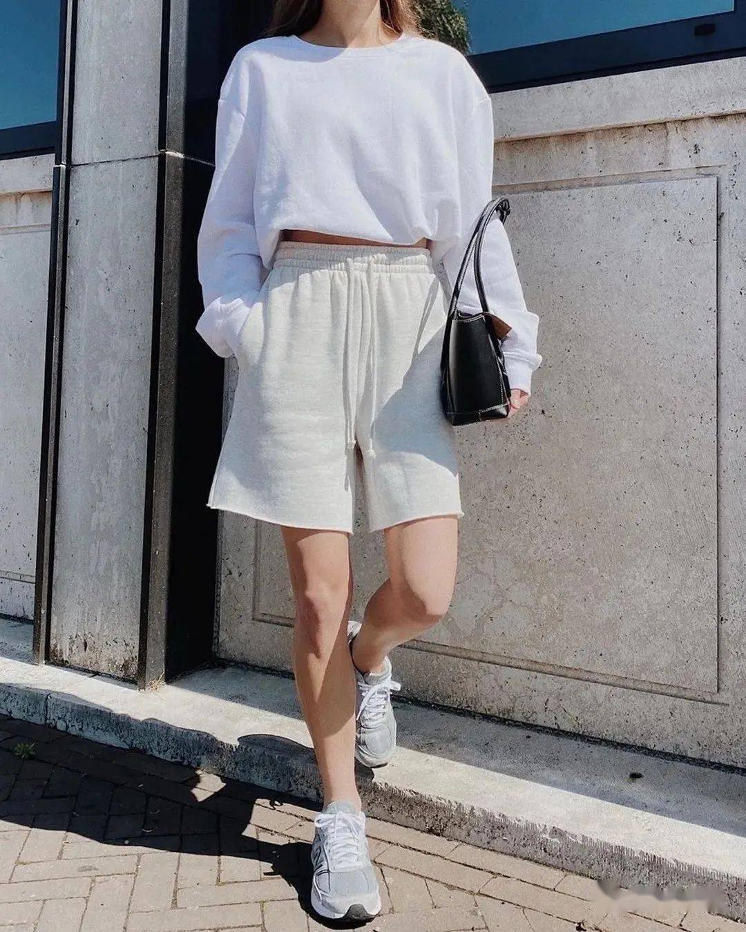长袖 短裤=初秋最有个性的时髦组合