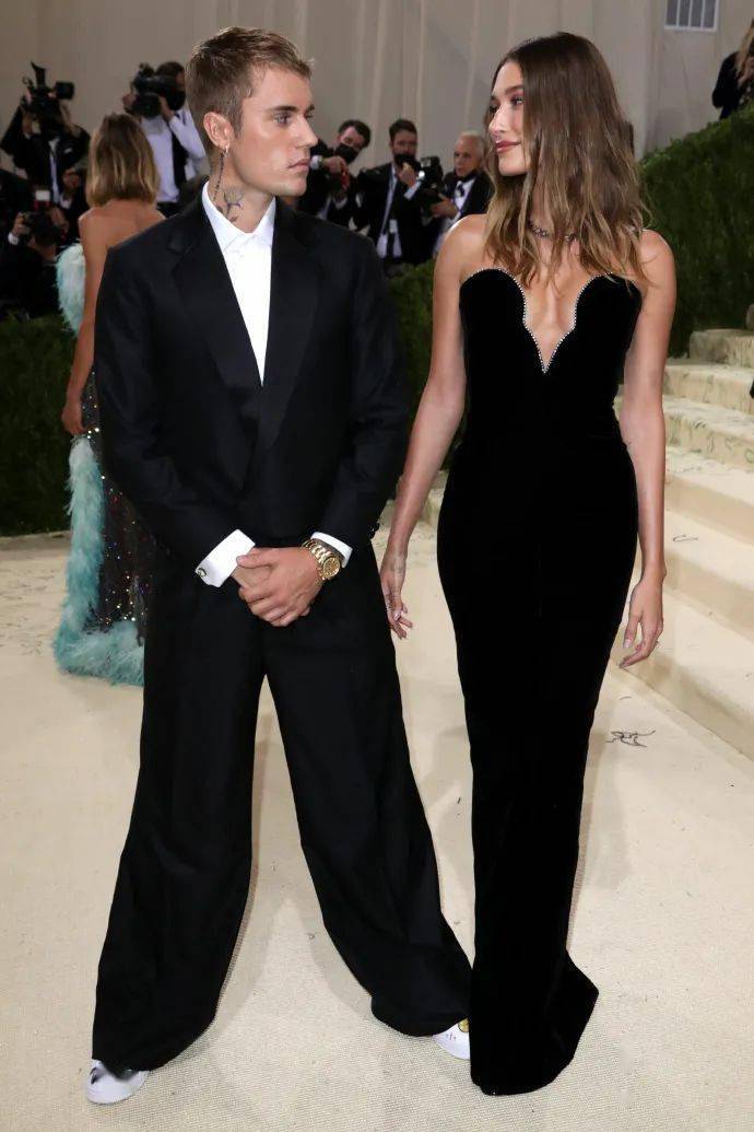 Fashion|笑到捶地，这是我见过最吊炸天的奇葩时尚...