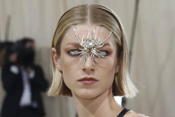 Fashion|笑到捶地，这是我见过最吊炸天的奇葩时尚...