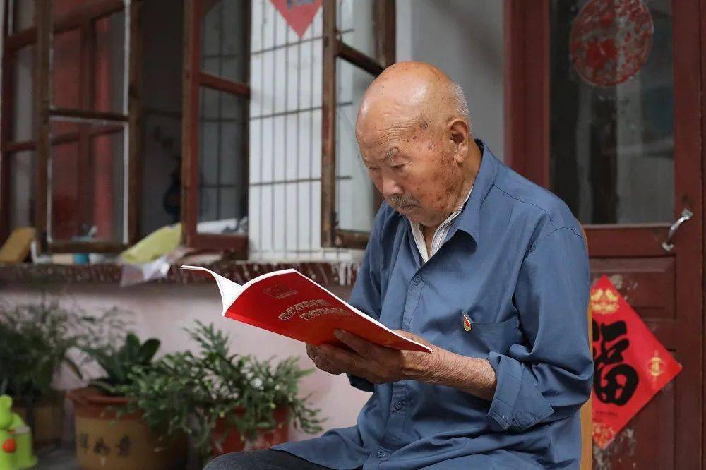 文明视角光荣在党50年裴振江两度支前见证革命力量