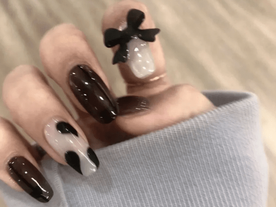 丝带|高级感甜酷甜酷的暗黑系美甲丨涂上你就是最酷的girl！