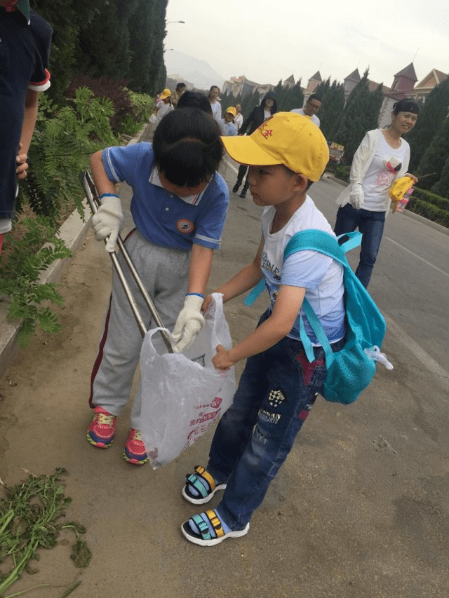齐鲁生态环保小卫士黄佩瑶从我做起共建绿色家园