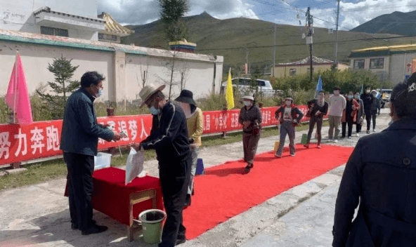 活动|中心幼儿园开展雪莲花系列活动之“同在蓝天下，和孩子共同成长”新生家长动员会