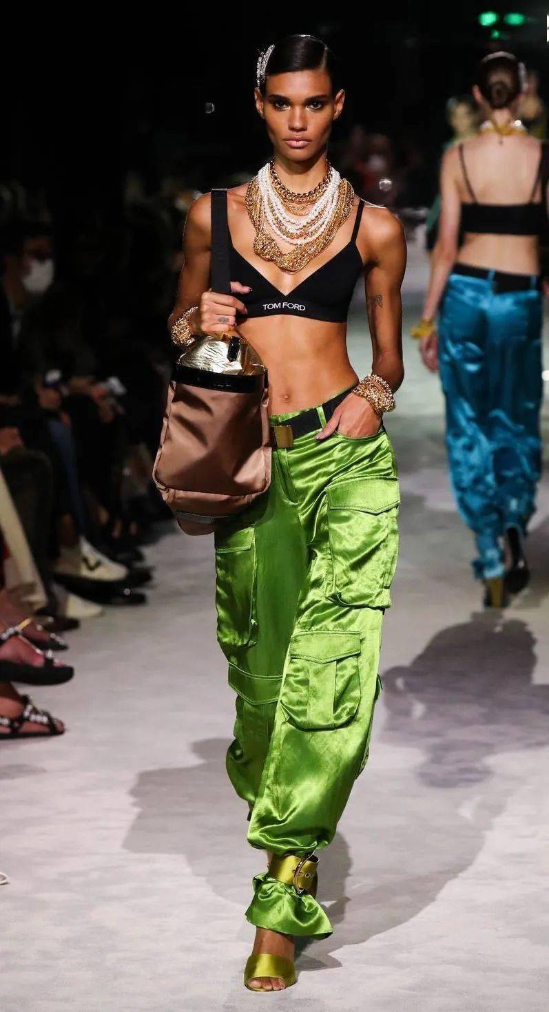 简风|穿得光彩照人，才是最新的时髦