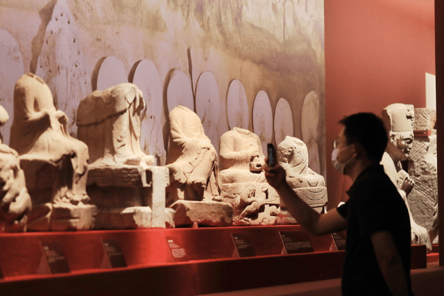 艺术|大足石刻特展国博开幕，“镇馆之宝”释迦牟尼佛像展出