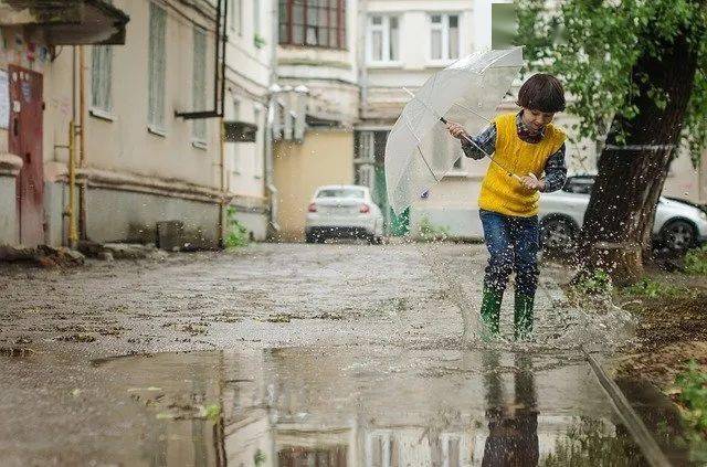 朋友,你有傘嗎?沒有傘,就會被雨淋成落湯雞.有傘就能平安度過