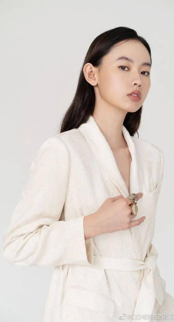 她和秋天一起来了,魏小涵的ccher西西和秋日ootd