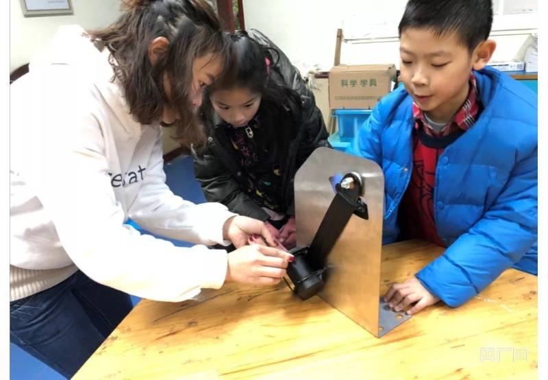 谢坤辰|巴蜀小学学生发明作品与企业签订孵化意向