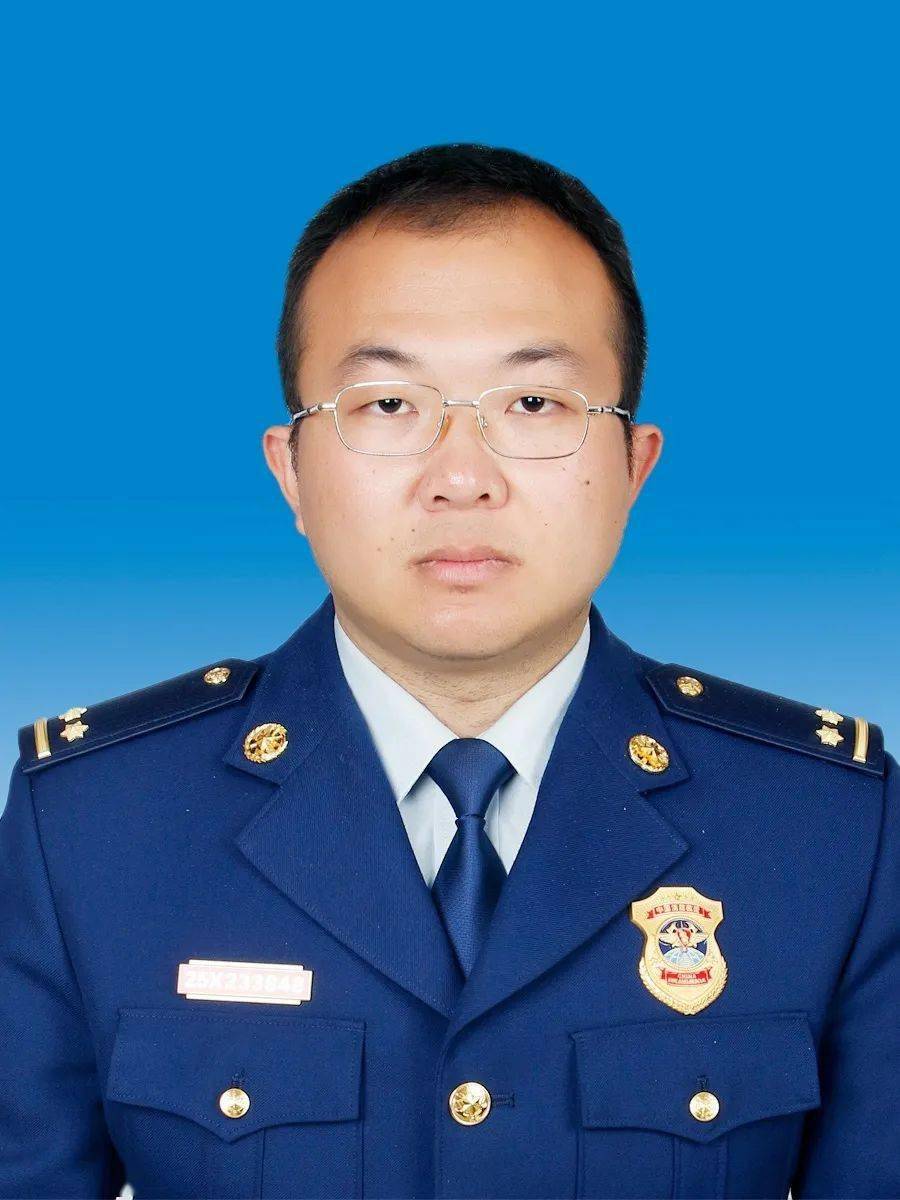 用行动践行初心用奉献诠释担当洱源县茈碧湖消防救援站政治指导员杨杰