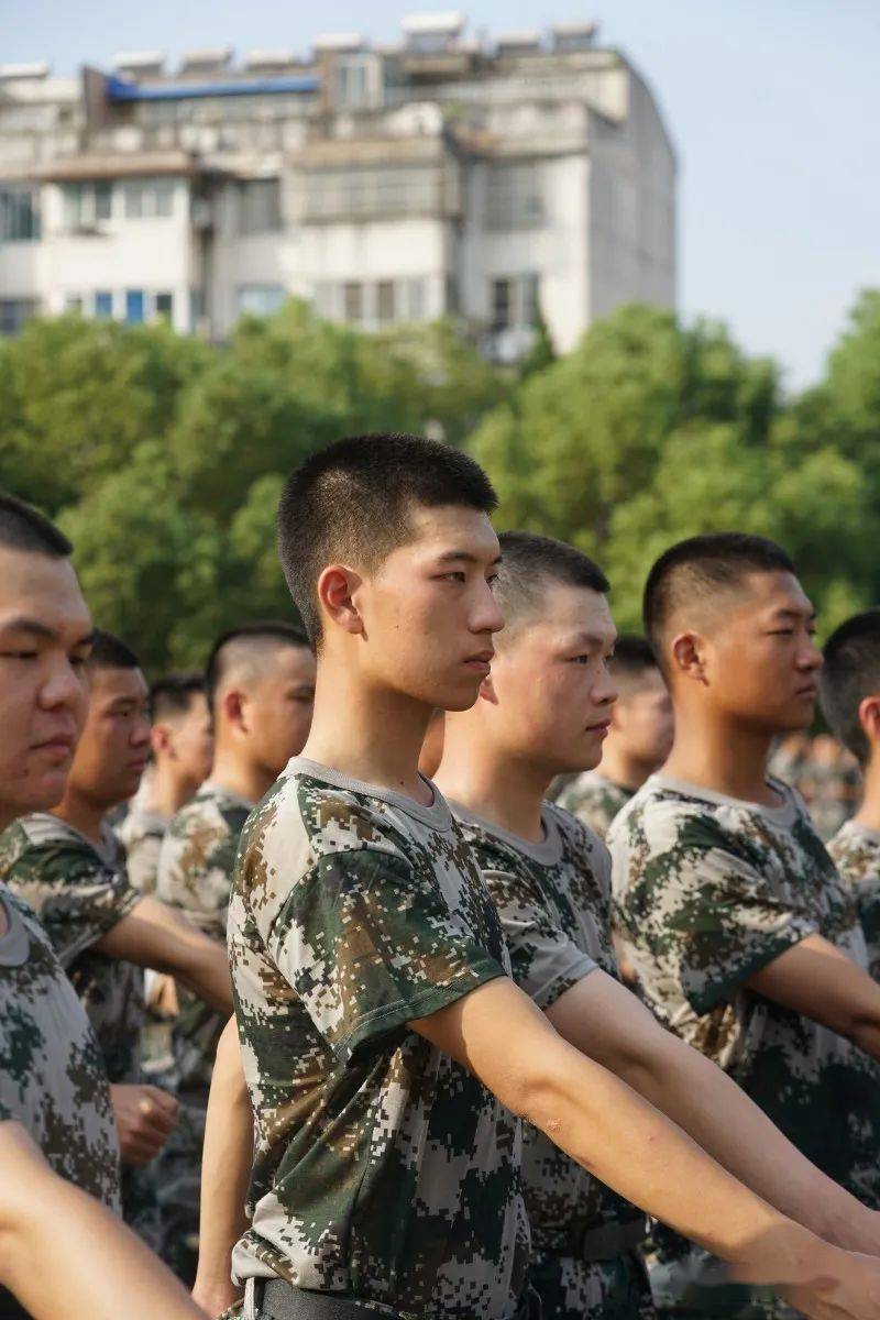 军训特辑交院男团等你来投票