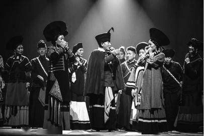 索玛|大凉山《赶集》背着歌集来