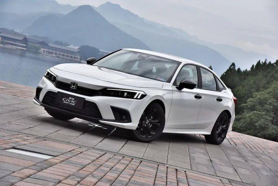 试全新思域外观更加精致运动气息更强了内饰也更年轻化