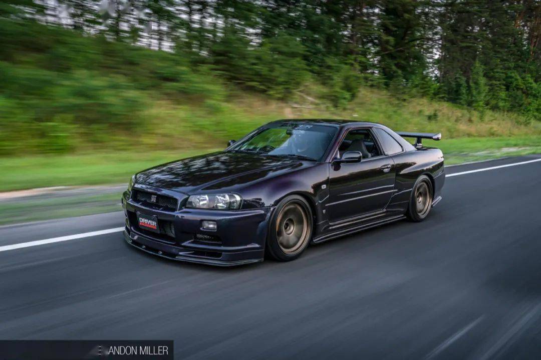 拥有90年代日产gtr全家福的男人你猜他最中意哪款