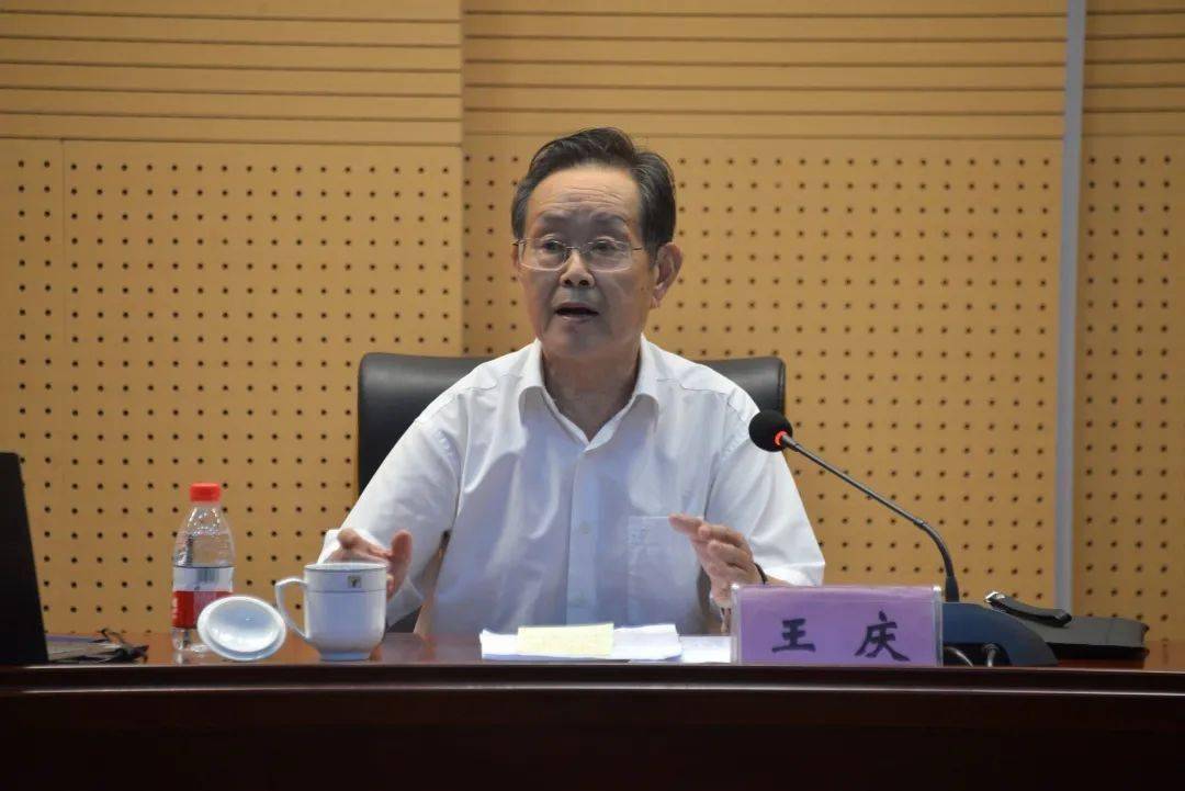 区委常委,宣传部部长沈威出席开班仪式并作动员讲话.