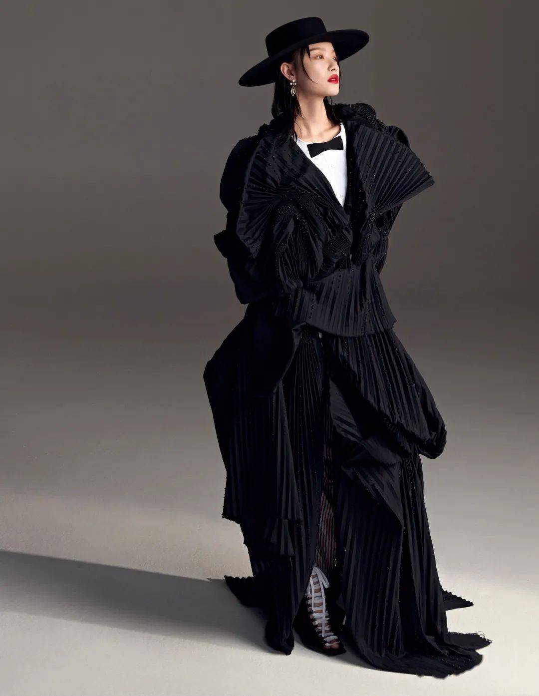 倪妮时尚cosmo十月刊双封面自知与底气