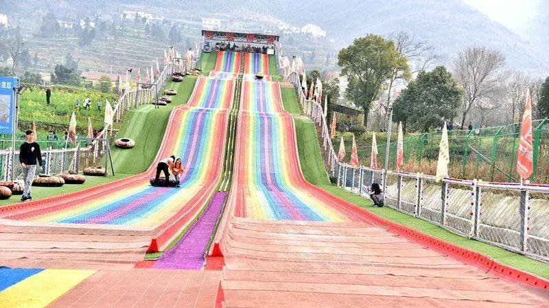 游乐场,田园风光这里有彩虹滑道那便是神采八卦园有一个近郊游的