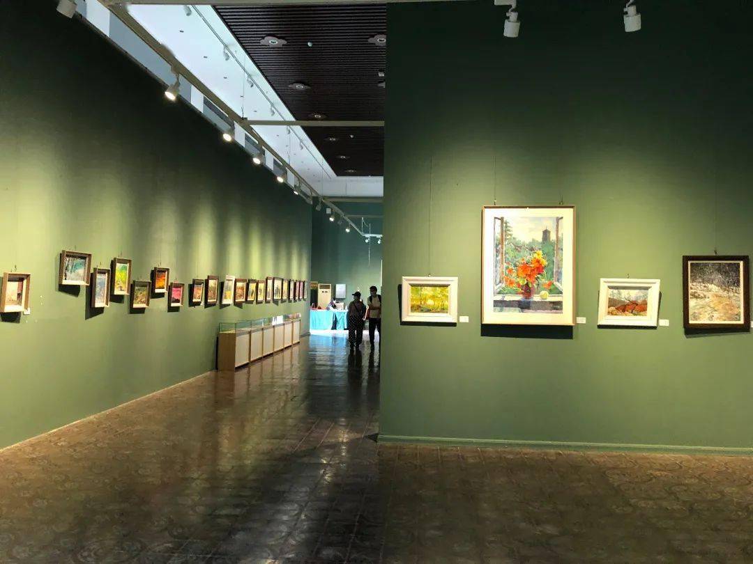 六中快讯传承青岛六中教师卢军个人画展暨2021届毕业学生习作展在青岛