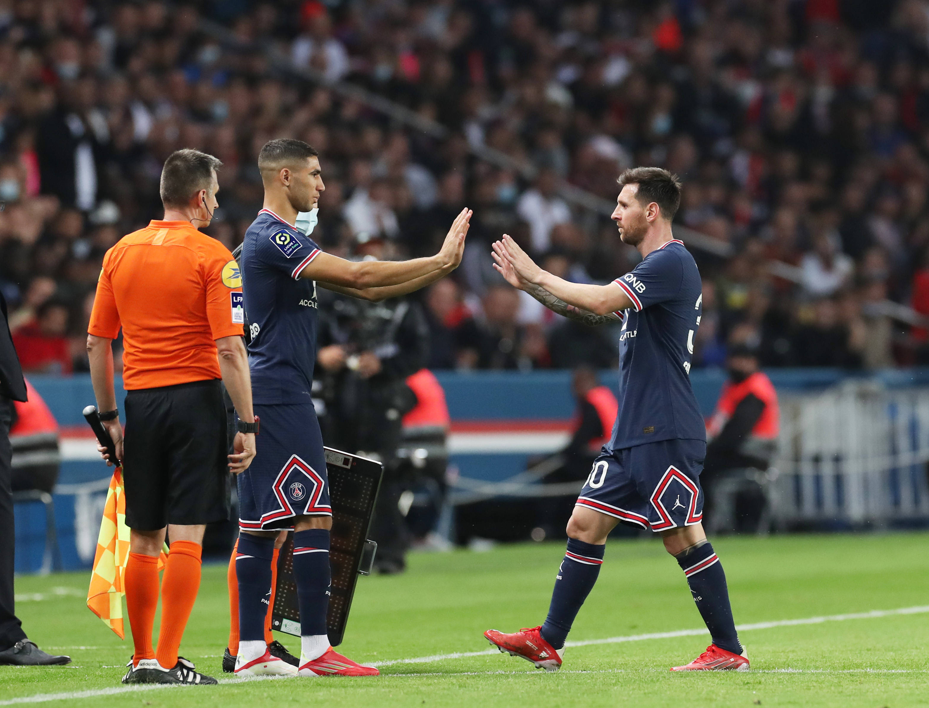 在2021-2022赛季法国足球甲级联赛第六轮比赛中,巴黎圣日耳曼队主场以