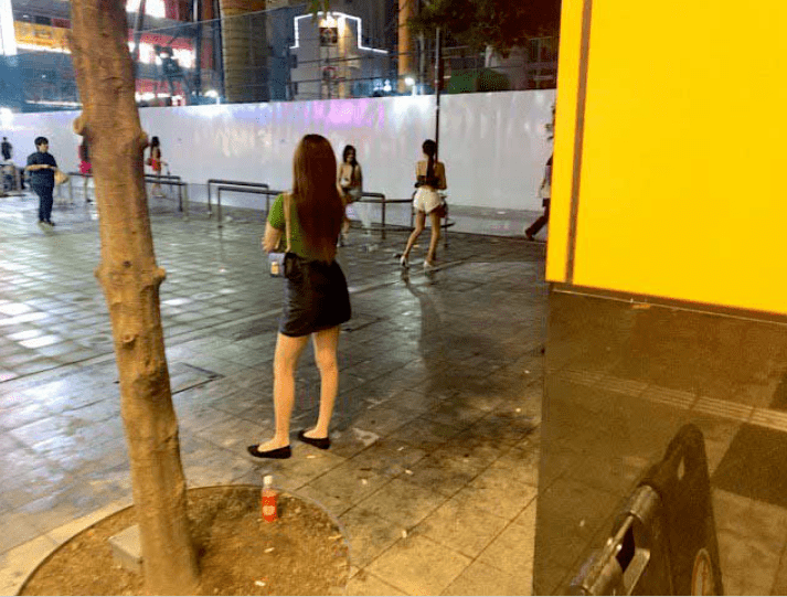 27岁日本女老师欠下300万被迫站街新宿接客2次被捕才被免职