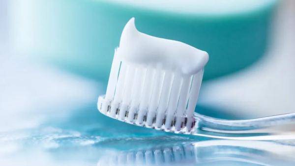 抢救|牙齿抢救计划！每天刷两次牙的上海人仅占六成，近半3岁娃乳牙已经蛀了……