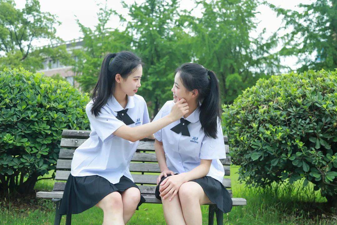 这对双胞胎姐妹花,今年双双被全省唯一的越剧本科录取_陈佳贤