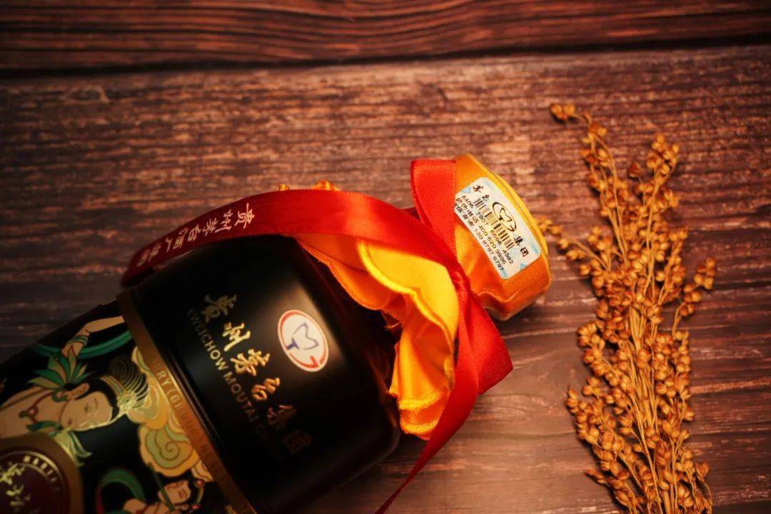 礼盒后还有正品价格编码可供扫描,显示匠心酒官方价1388元.