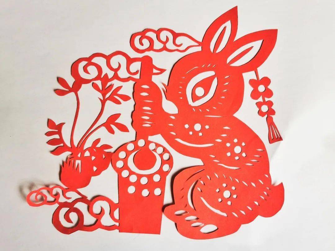 商丘市第一中学剪纸社团开展巧剪迎中秋主题剪纸活动