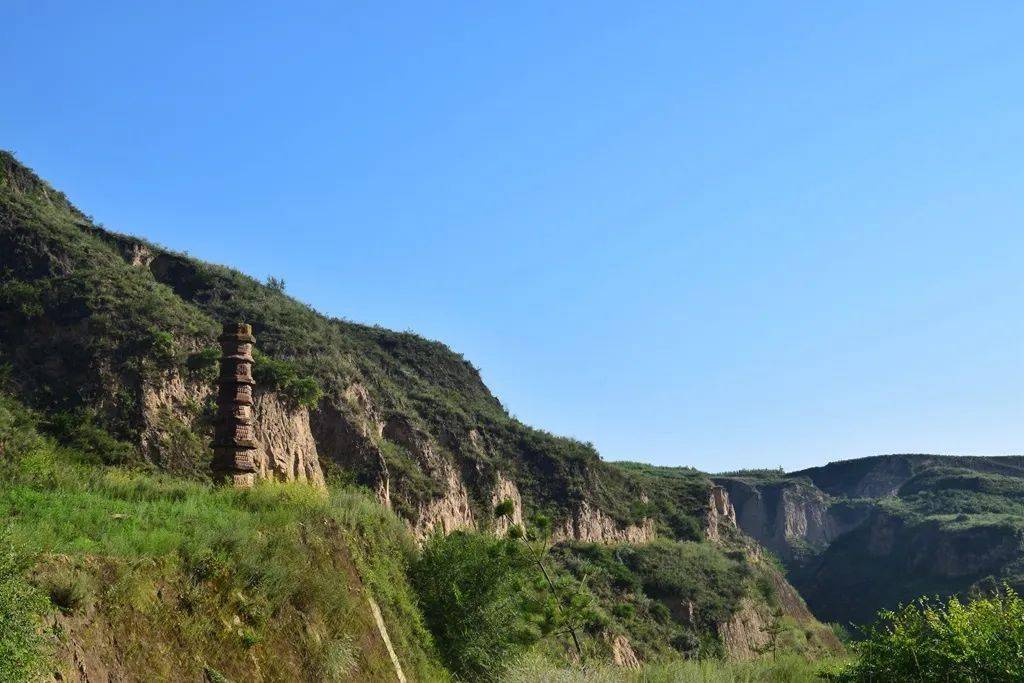 寻古迹的莲莲《万佛的祈愿 | 子午岭深处,沿秦直道寻访石窟与古塔》