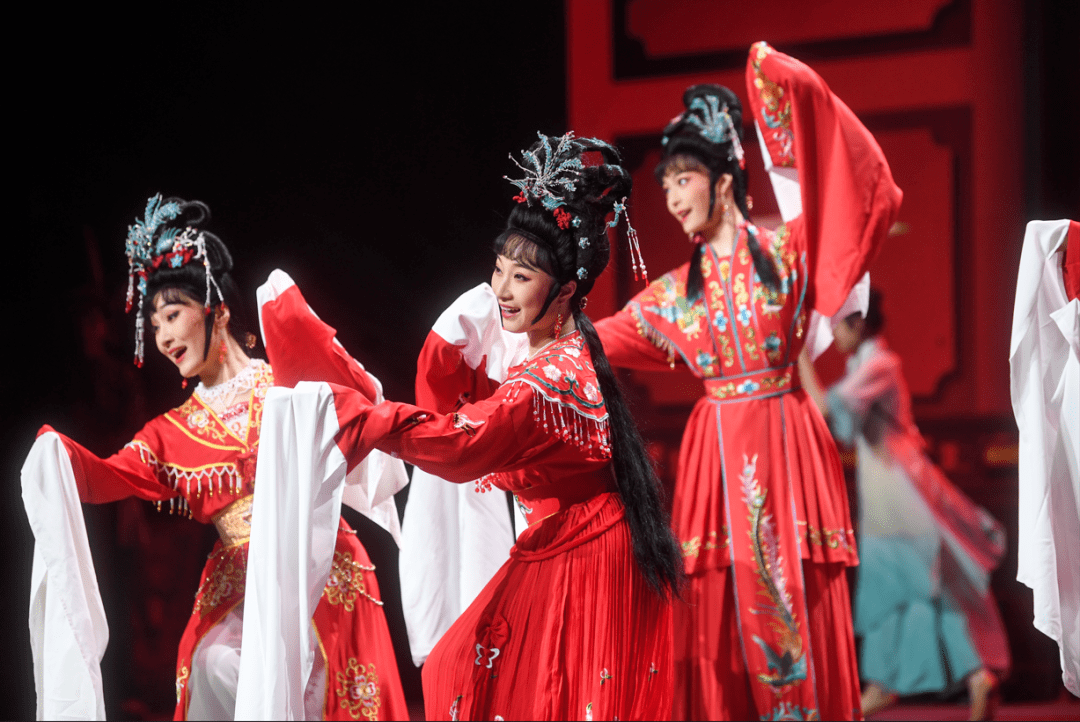 淮海戏《三拜堂·我似嫦娥下凡来》表演:马洁,白雪,周萌萌,薛梦雅锡剧