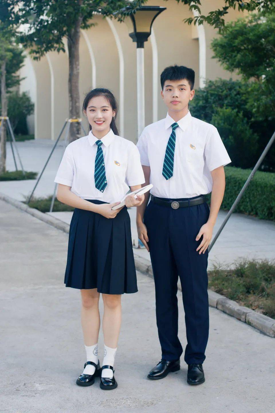 "进德修业,格物致知",学校的礼服应该是校园文化内涵的彰显,是每一个