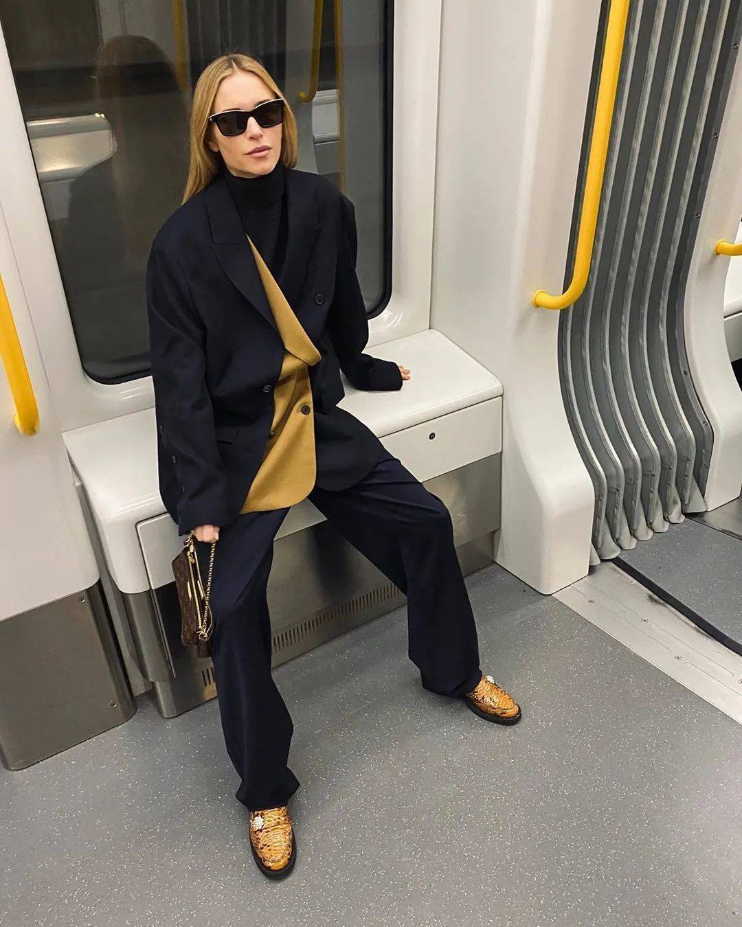 超大|有范儿:不可错过的朋友圈凹造型指南|封面天天见·逛姐出街