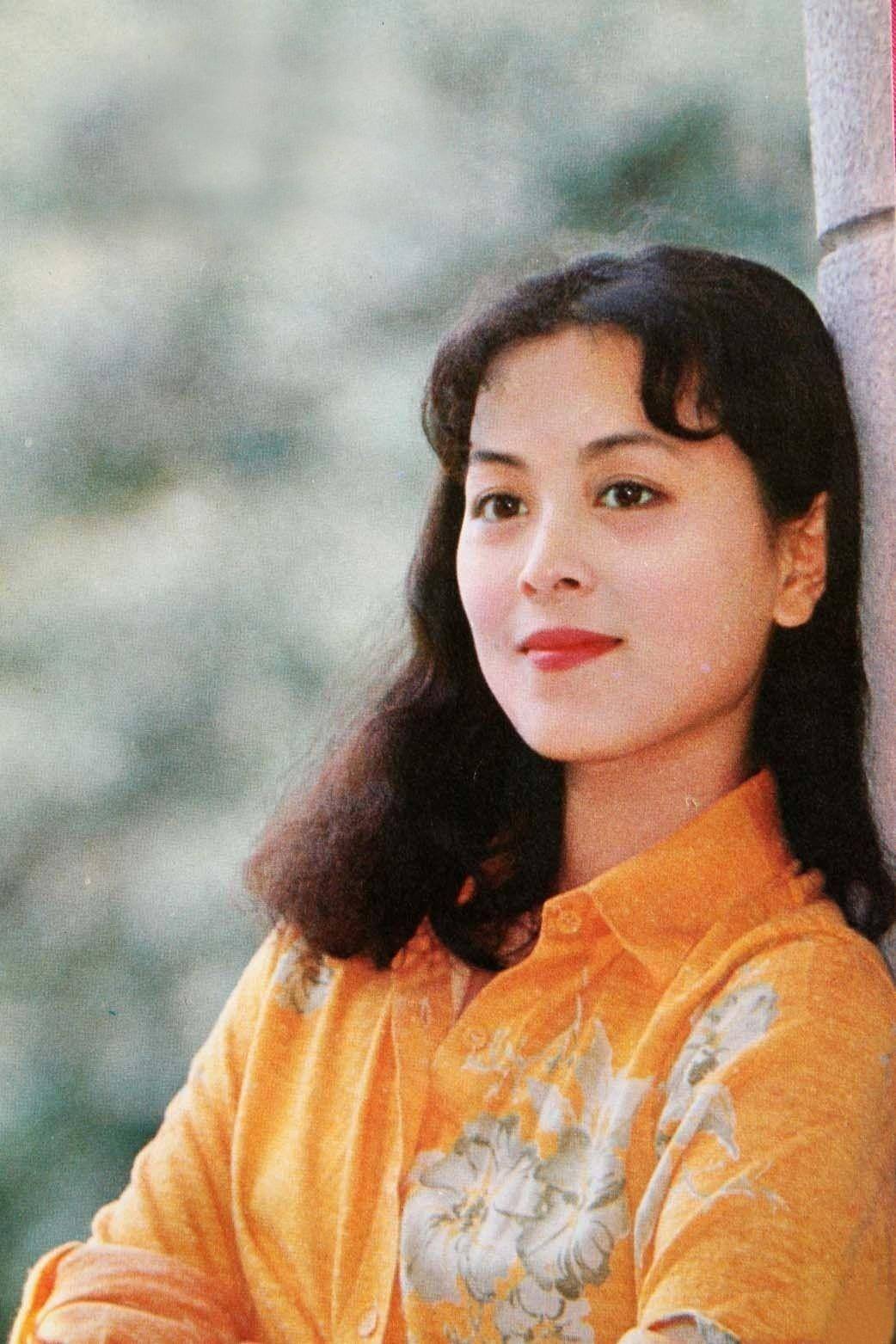 北影"男神"卢君:与女神陈肖依离婚30年后,年逾60今如何?