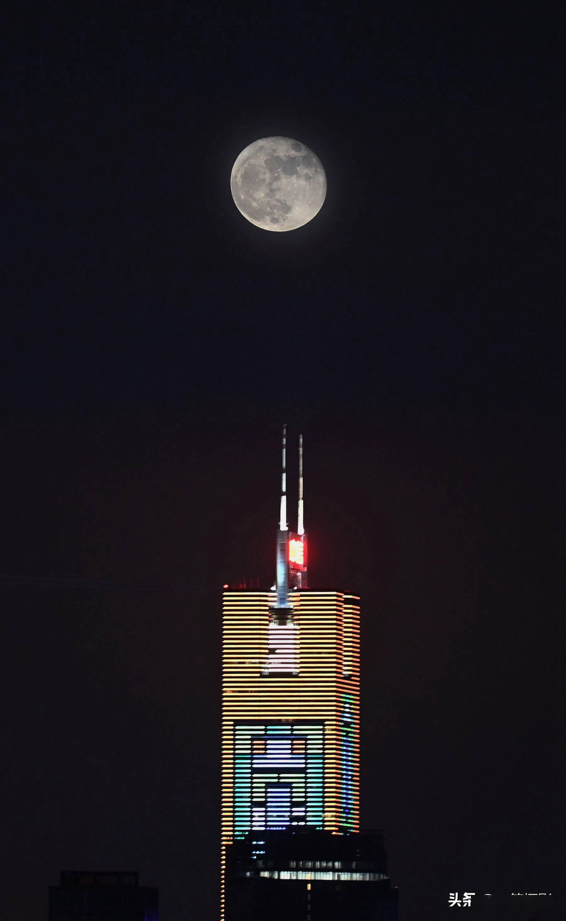 十五的月亮十六圆