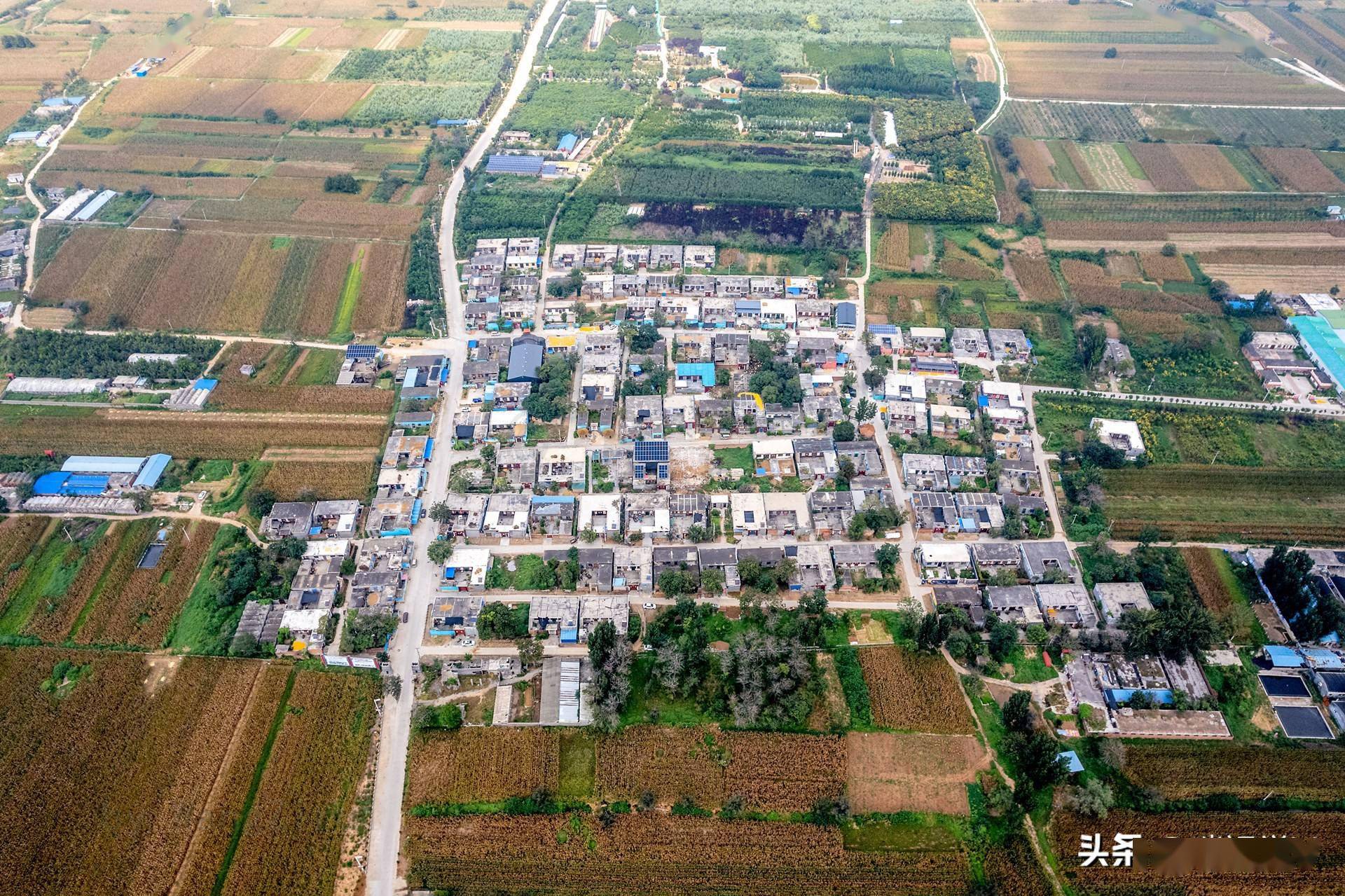 说新乡有一个叫"小屯"的村庄,村民房屋临街的墙上画满了壁画,问能不能