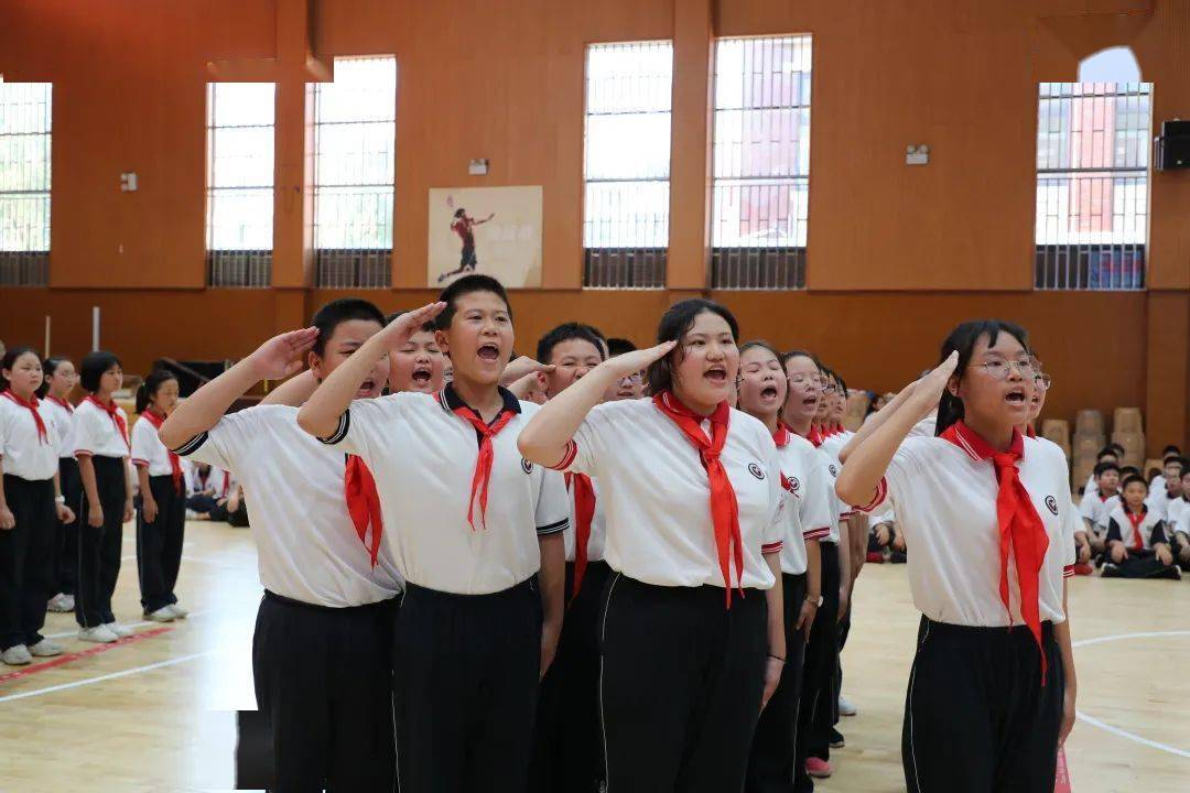 校园新闻 | 军旗常飘扬,引领新成长 ——育秀实验学校举行六年级军政
