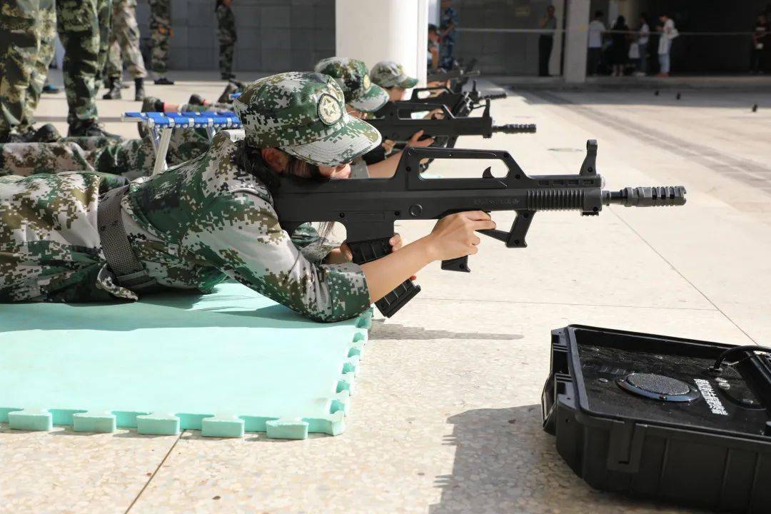 军训进行时03| 射击打靶初体验_训练