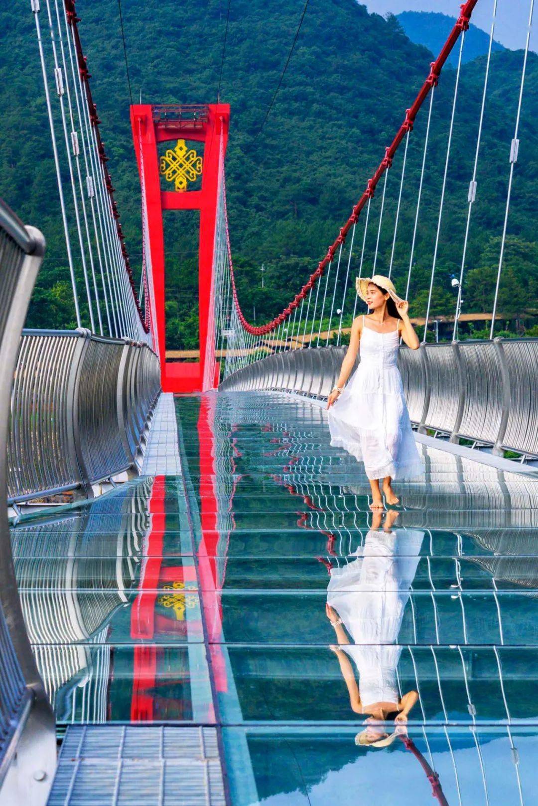 连州地下河奇趣仙境湟川三峡新吉斯尼纪录世界最长擎天玻璃桥纯玩二天