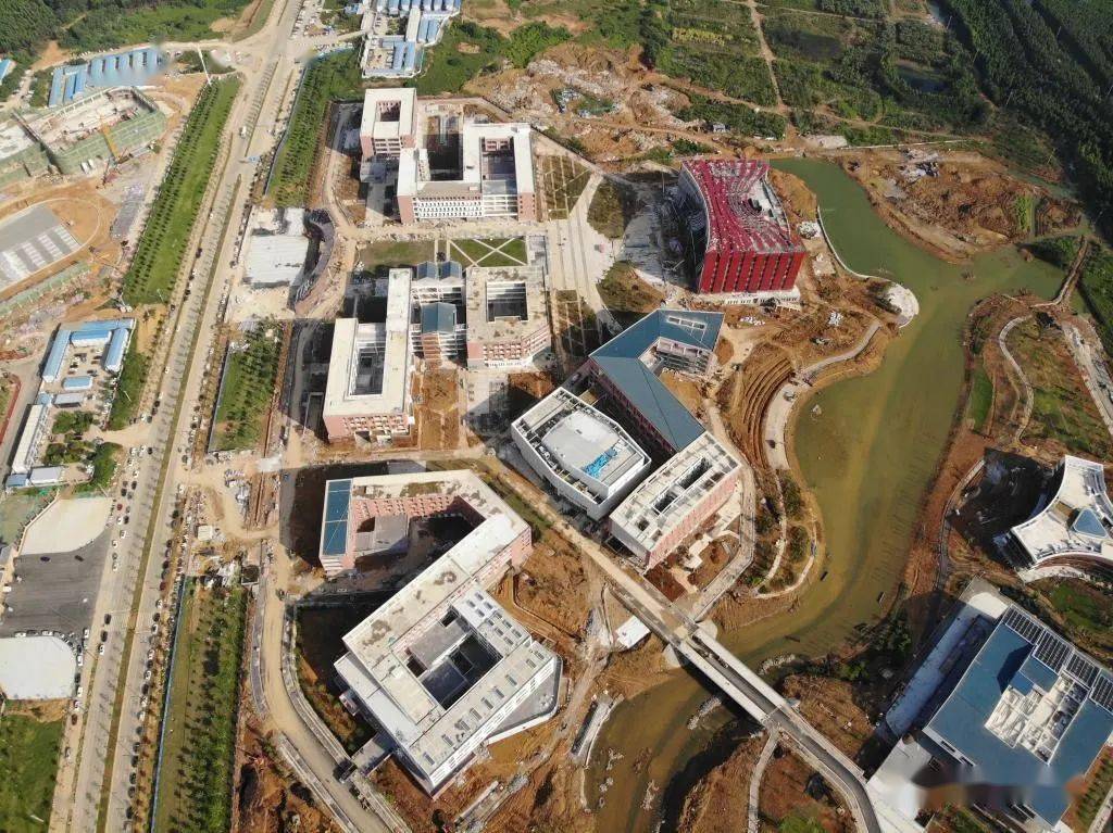 园区西片区发展大道与新庆南路交界处东侧(广西民族大学武鸣校区南面)