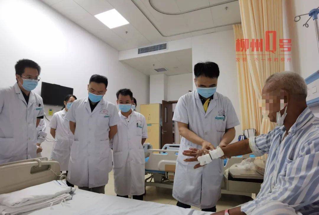 救治|电动车骑手碾到毒蛇后立马被反咬，昏迷两天！医生紧急提醒