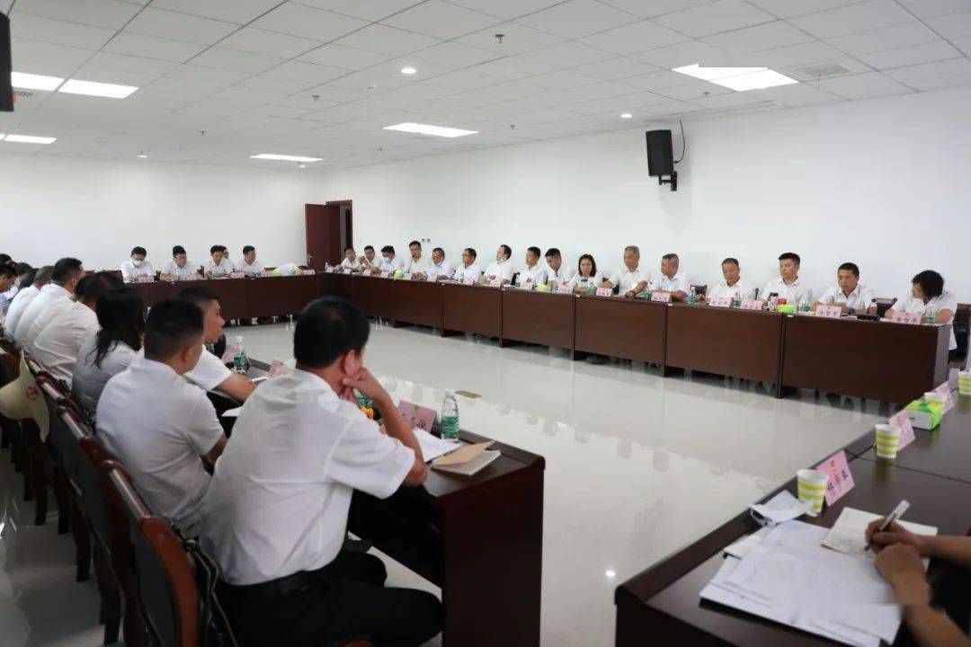 两会进行时陈元参加政协横峰县第十四届委员会第一次会议第二讨论组