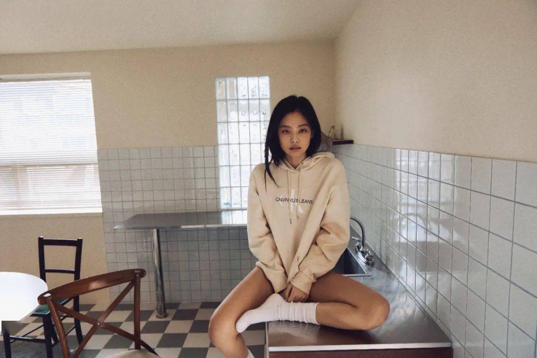 系列 初秋到！跟着Jennie摸一摸“纯欲天花板”~