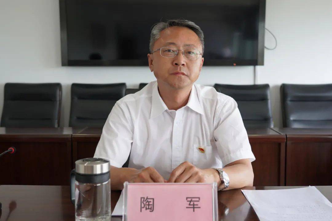 荣军农场有限公司党委书记,场长 陶军富裕牧场鱼米乡草肥水美牛羊壮风