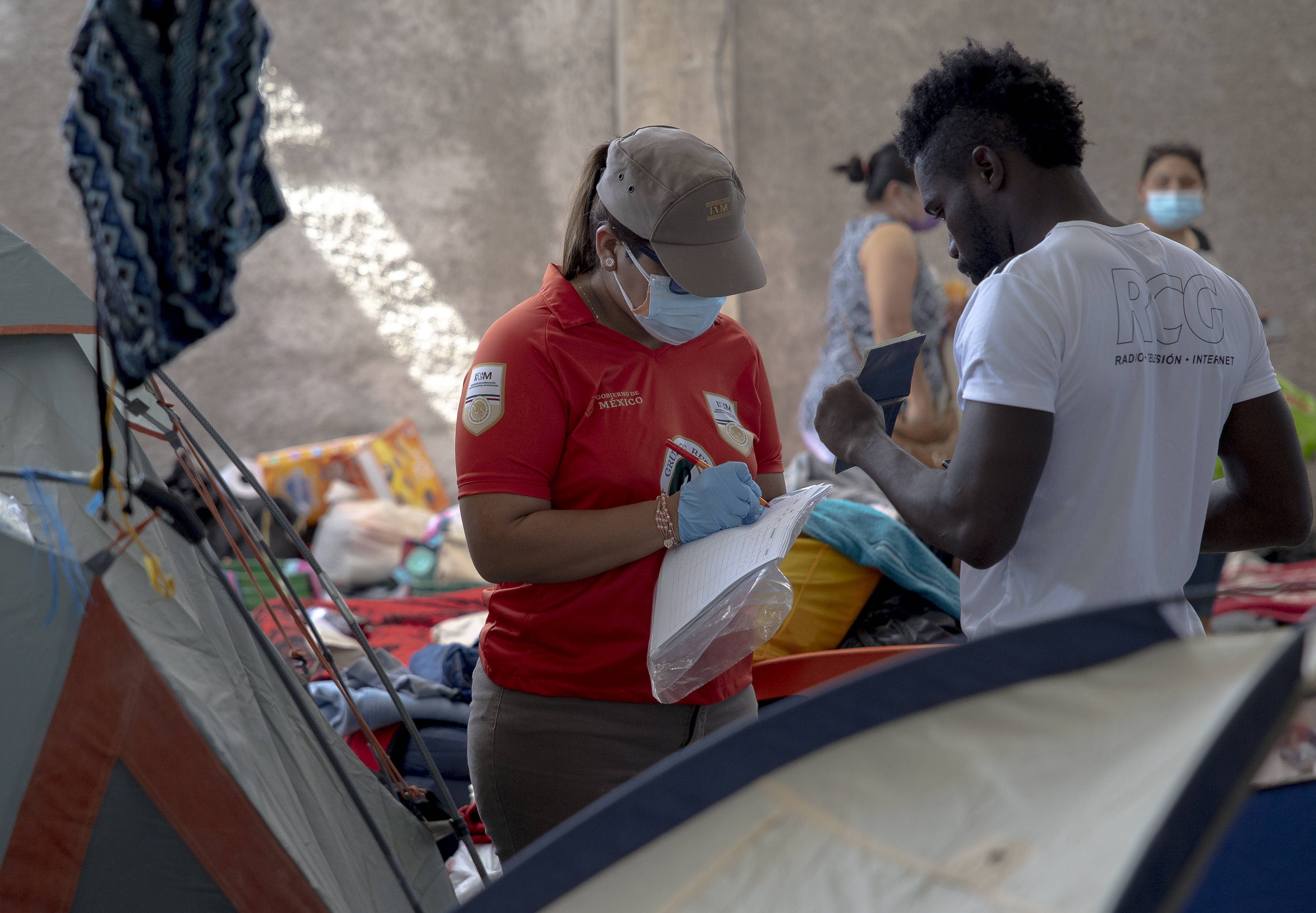 墨西哥移民收容所里的海地移民