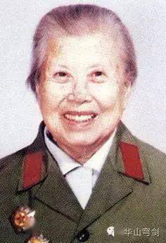 上将的夫人路 伟少校(1955年授,后晋升少校)戴觉敏少校(1955年授