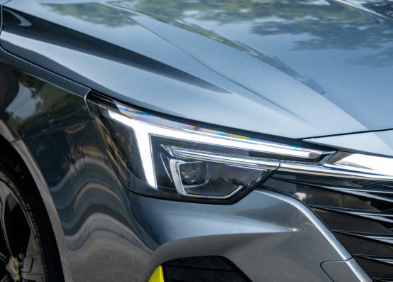 【爱车聊天室】荣威i6 max全景天幕大玻璃,有点唬人的