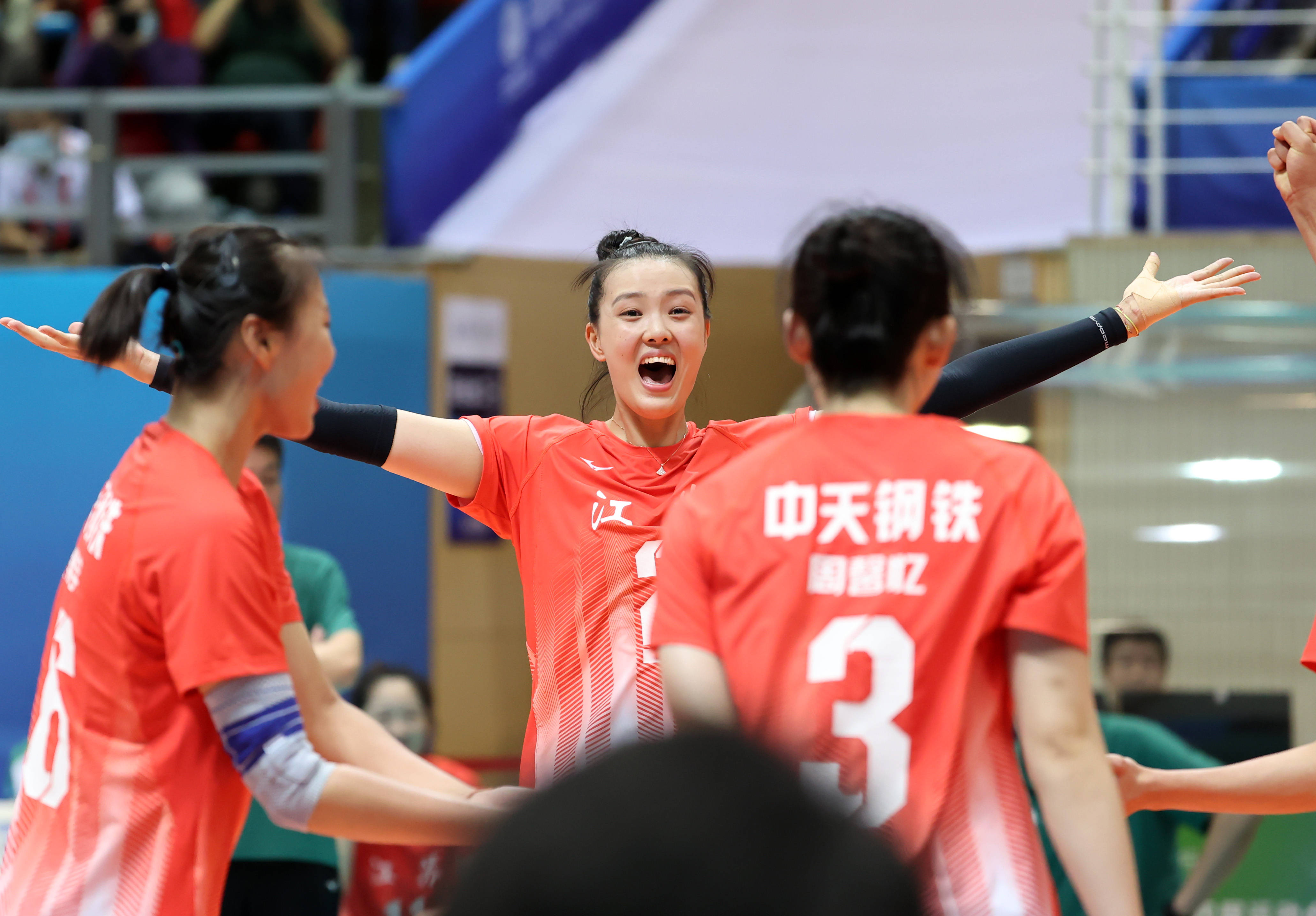 中国女排|姑娘们能歇歇了！天津女排3-1江苏队，四夺全运女排金牌