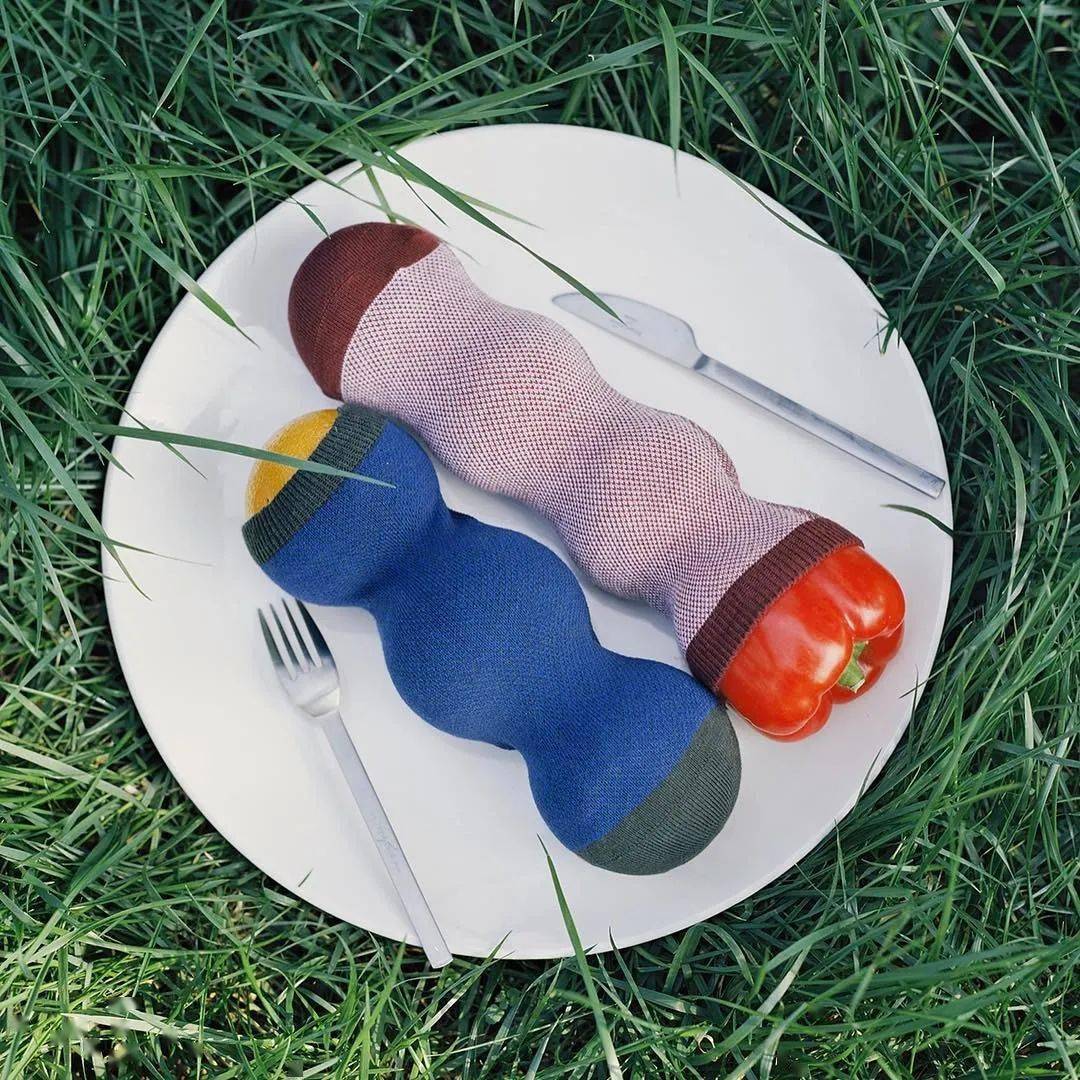 江南布衣 令人迷惑！江南布衣童装“欢迎来到地狱”设计引众怒！暗黑图案，怪异标语，网友：这给你家小孩穿你乐意？！