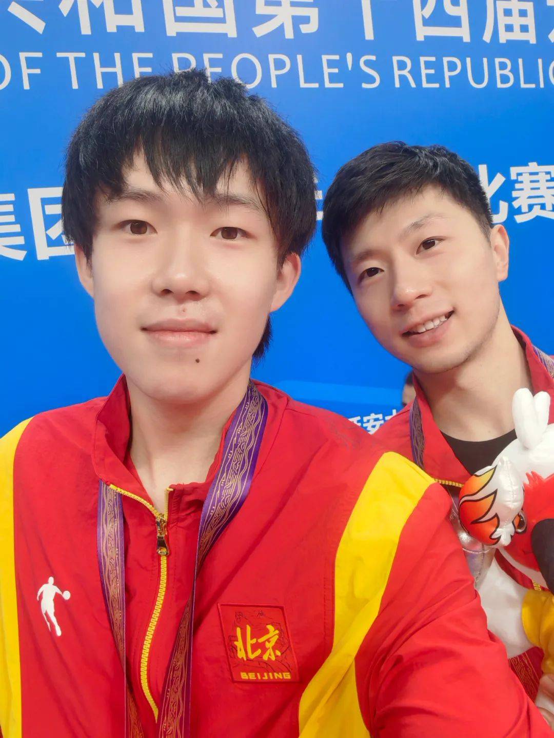 获得冠军队友闫安/徐晨皓马龙/王楚钦4:0战胜乒乓球男双决赛上在当晚