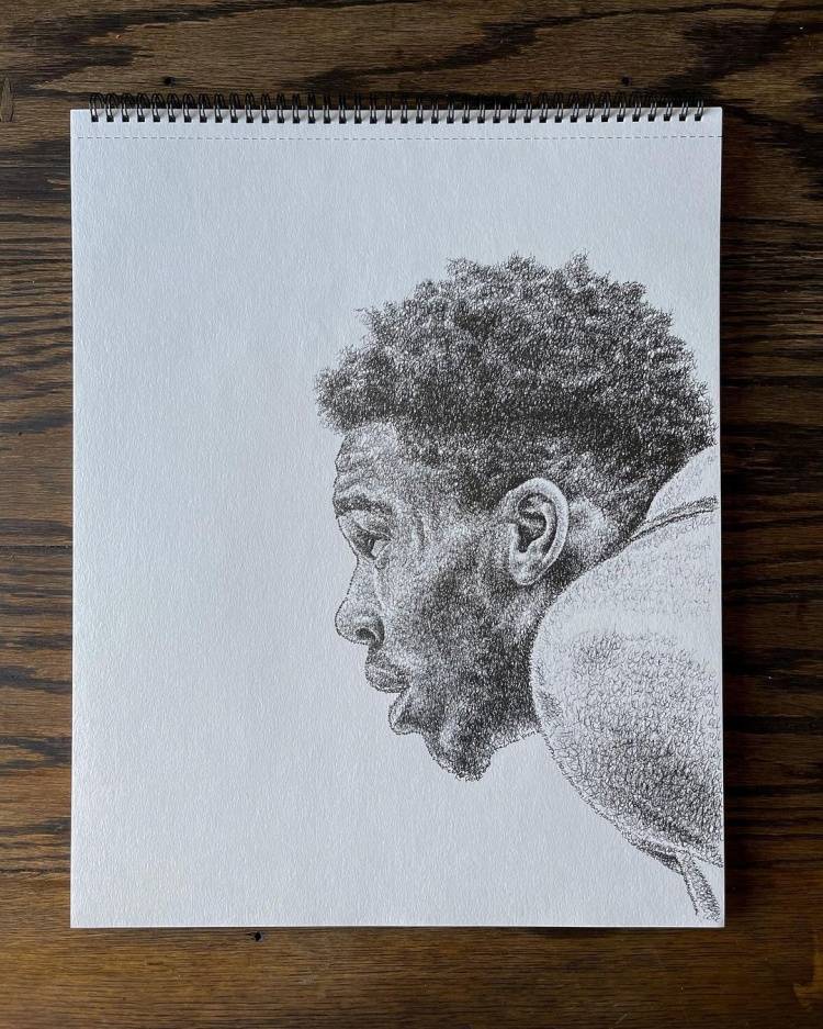 画工精湛艺术家社媒晒精细素描字母哥全过程