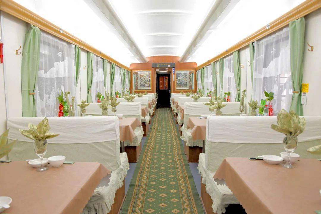 车票3万中国最豪华火车从乌鲁木齐发车了